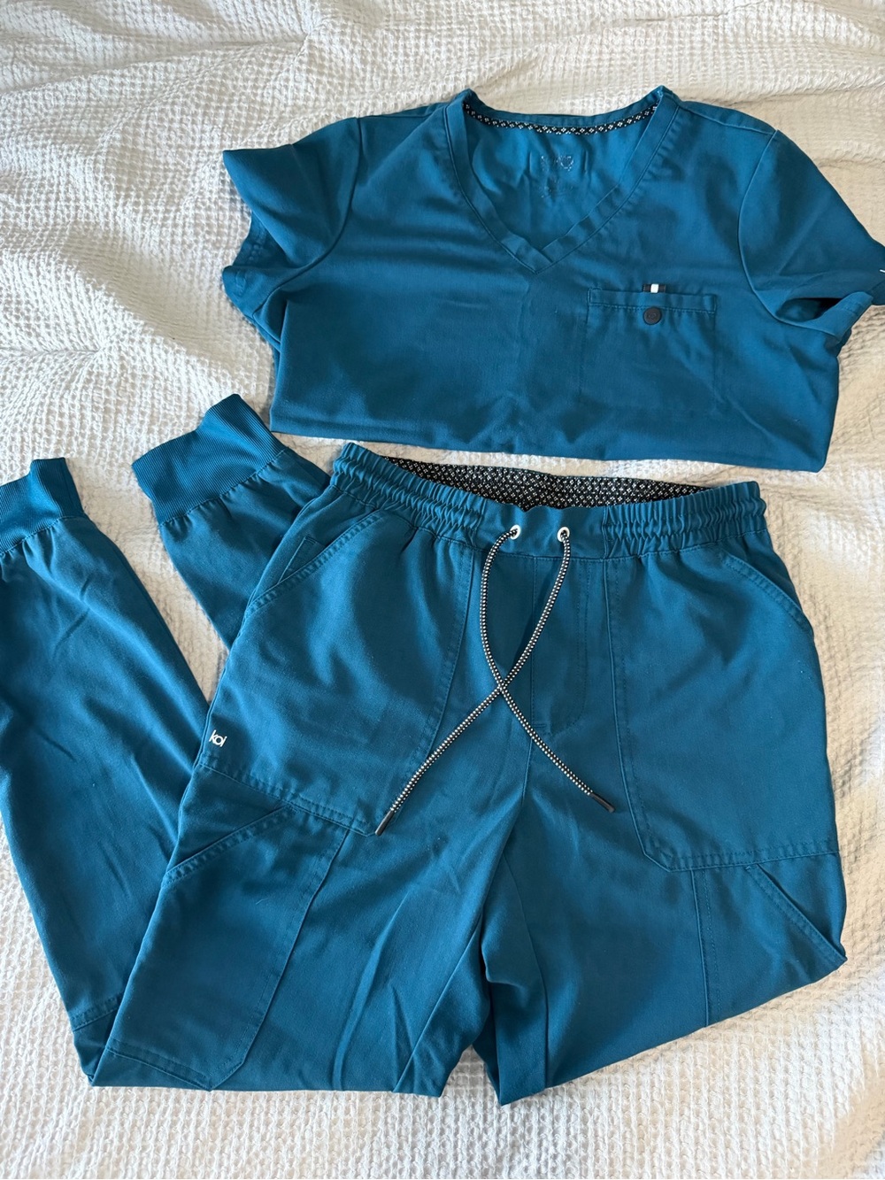 Teal Koi Scrub Set - V-Neck Top & Drawstring Jogger Pants